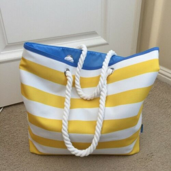 Clinique Handbags - NEW! CLINIQUE NAUTICAL THEMED TOTE